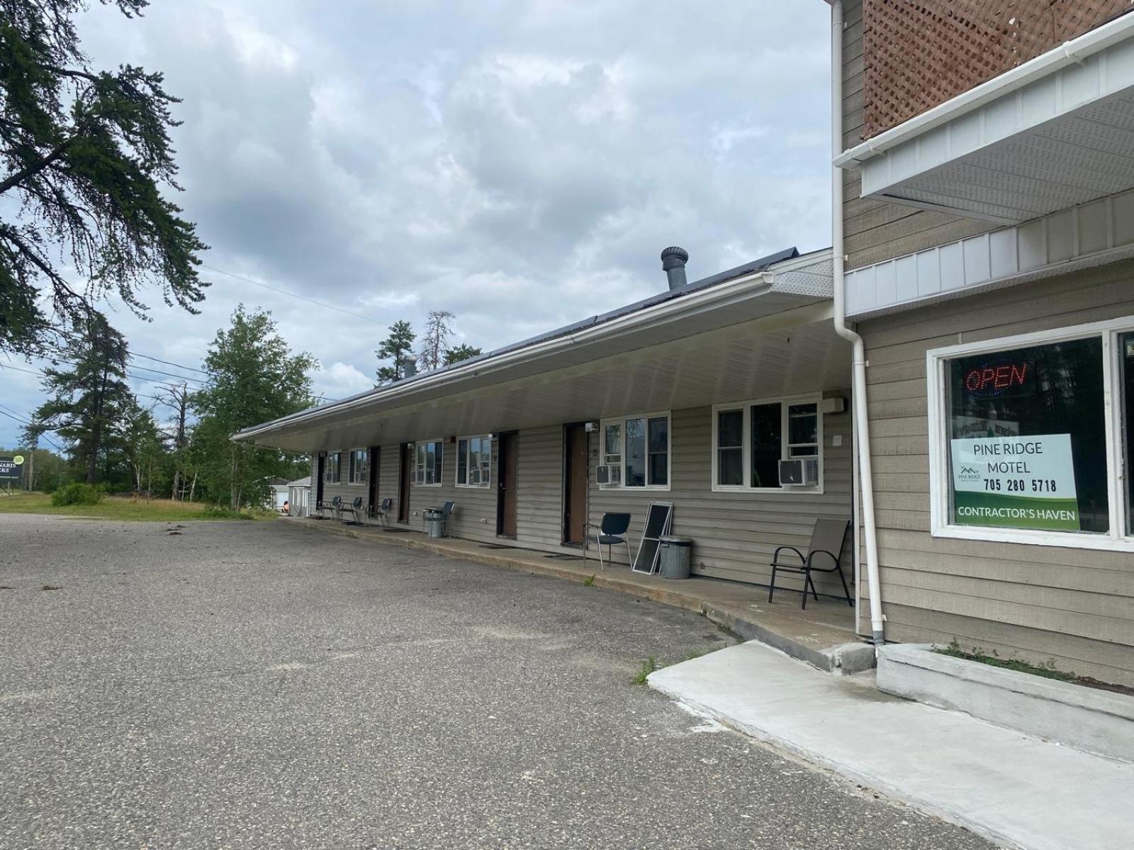 Pine Ridge Motel Timmins Extérieur photo